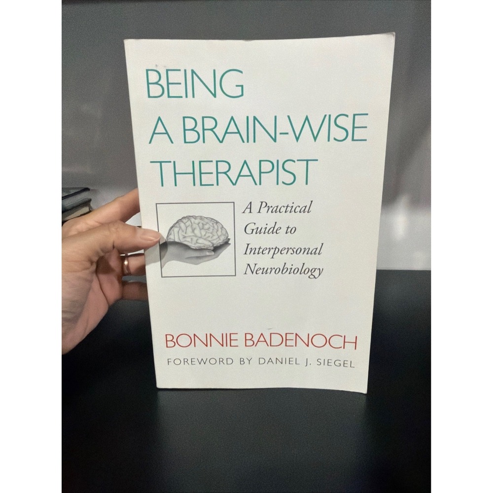 Being a Brain-Wise Therapist Bonnie Badenoch Paperback Neurobiology 0393705540